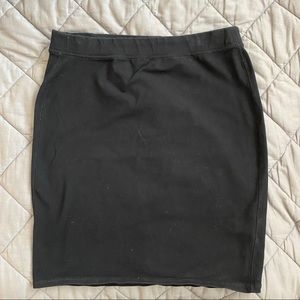 🌻NWOT Black Pencil Skirt